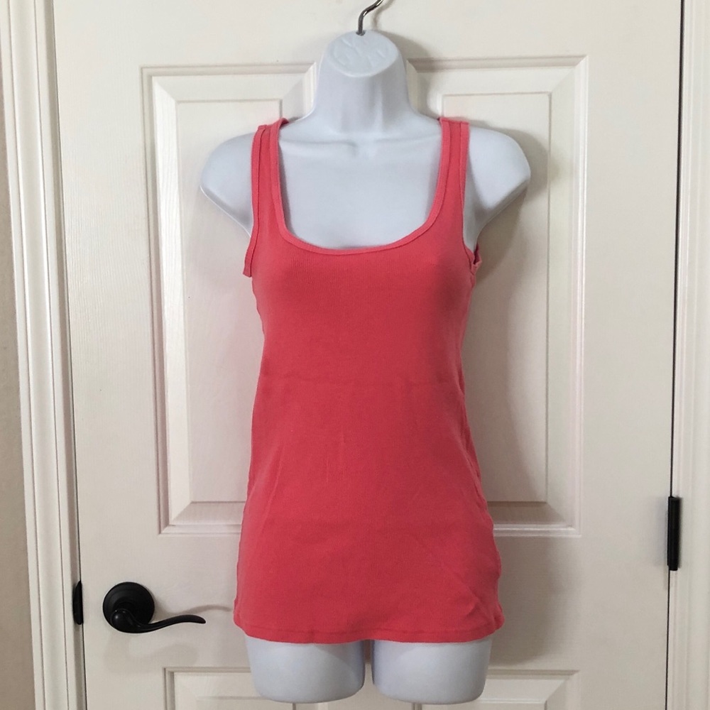 Salmon colored tank top